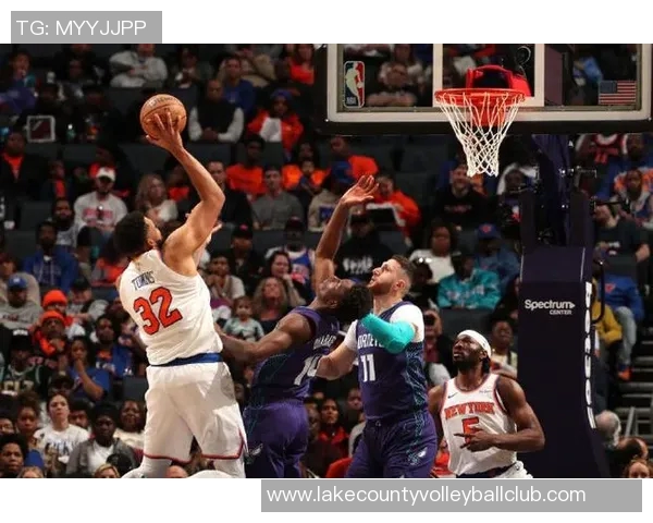 黄蜂队绝杀尼克斯瞬间回顾精彩时刻与关键球员表现分析