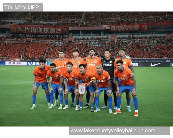 山东泰山迎战北京人和争夺联赛关键三分的激烈对决